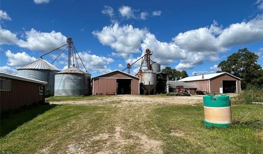 16465 Almont, Allenton, MI 48002 - 5 Beds, 3 Bath