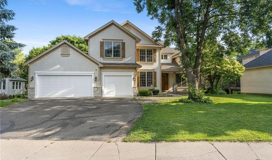 13845 Essex Trl, Apple Valley, MN 55124 - 5 Beds, 4 Bath