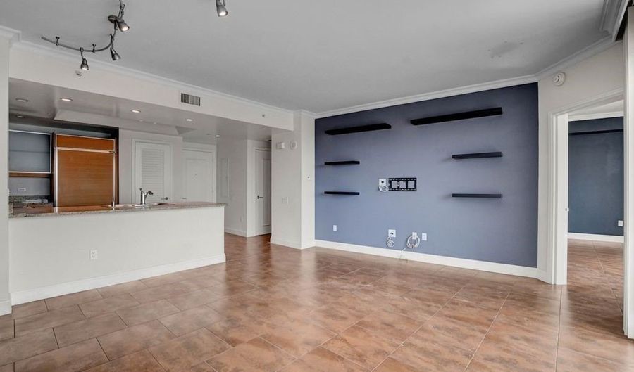 322 Karen Ave 2905, Las Vegas, NV 89109 - 1 Beds, 2 Bath