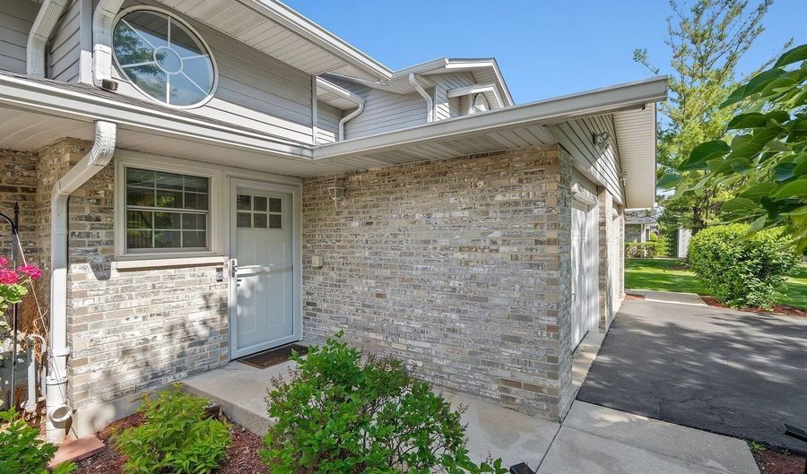 718 N Tamarac Blvd, Addison, IL 60101 - 2 Beds, 2 Bath