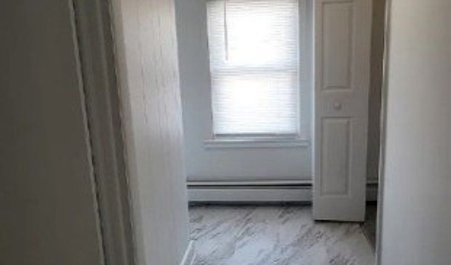 60 E Mc Farlan St Abc 1, Andover, NJ 07801 - 1 Beds, 1 Bath