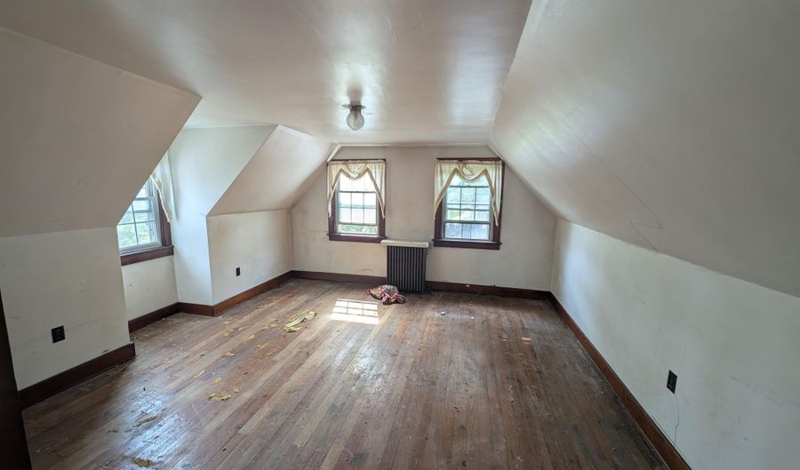 1067 N 20th Ave, Altoona, PA 16601 - 3 Beds, 1 Bath