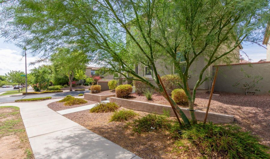 2470 N HERITAGE St, Buckeye, AZ 85396 - 4 Beds, 3 Bath