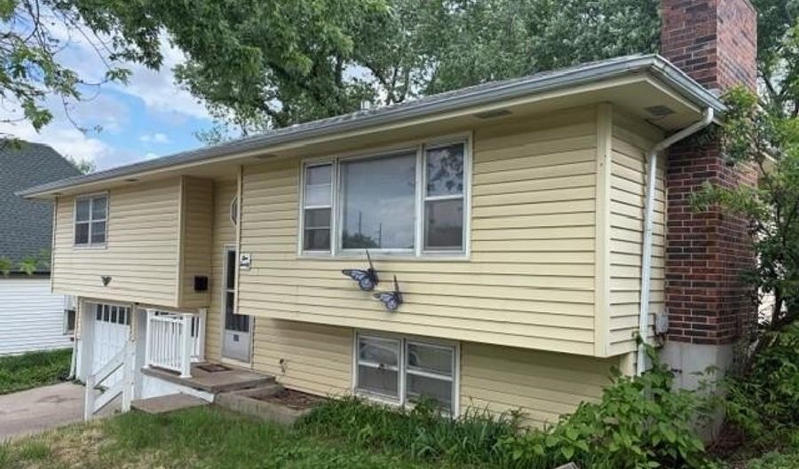 520 Q St, Atchison, KS 66002 - 4 Beds, 2 Bath