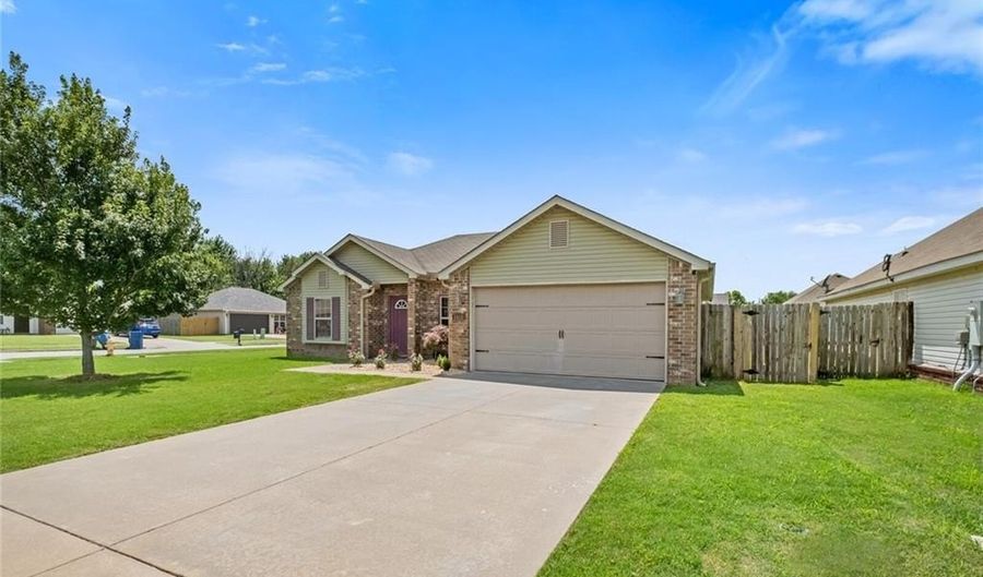 5410 Sahara St, Bentonville, AR 72713 - 3 Beds, 2 Bath