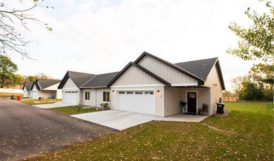 323 Fairgrounds Rd 4, Alexandria, MN 56308 - 2 Beds, 2 Bath