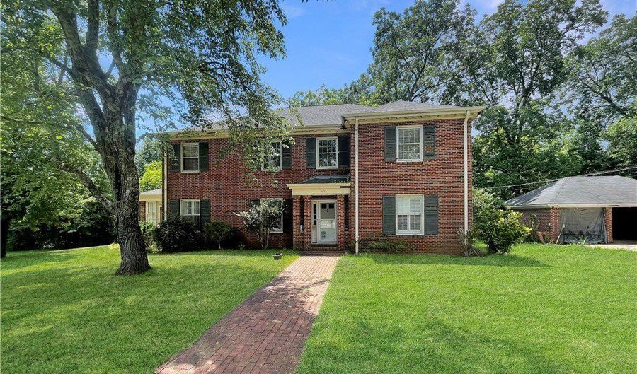 625 NW Broad St NW, Aliceville, AL 35442 - 6 Beds, 3 Bath