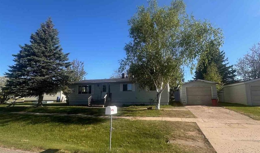 28 Cypress Blvd, Babbitt, MN 55706 - 3 Beds, 2 Bath