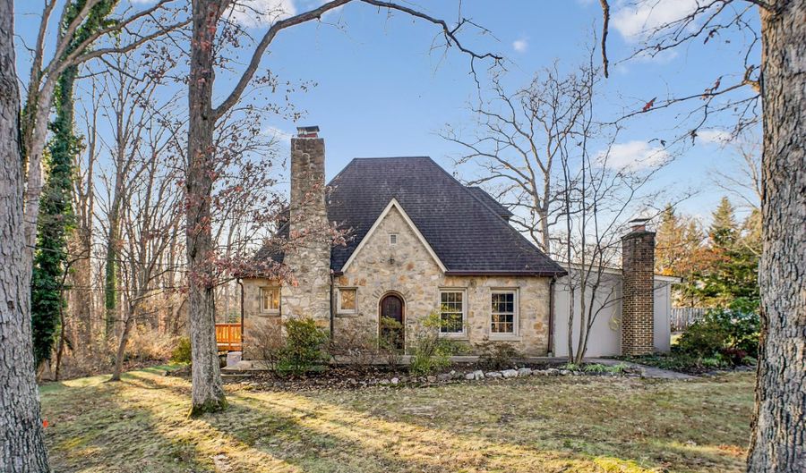 6022 VALLEY VIEW Dr, Alexandria, VA 22310 - 3 Beds, 2 Bath