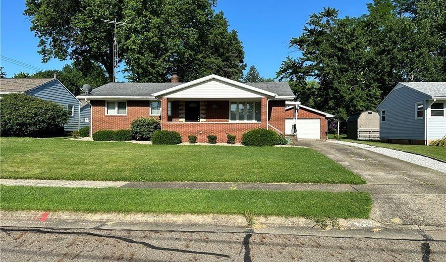 2355 Pleasant Pl, Alliance, OH 44601 - 3 Beds, 2 Bath