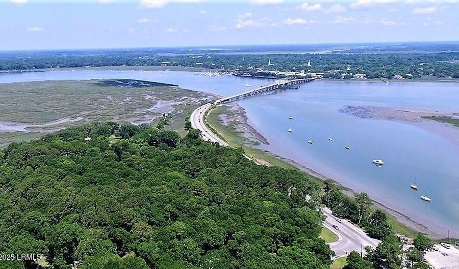 15 Meridian Rd, Beaufort, SC 29907 - 6 Beds, 2 Bath