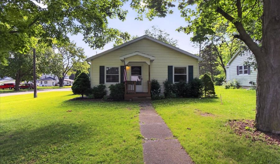 405 S State St, Alma, MI 48801 - 3 Beds, 2 Bath