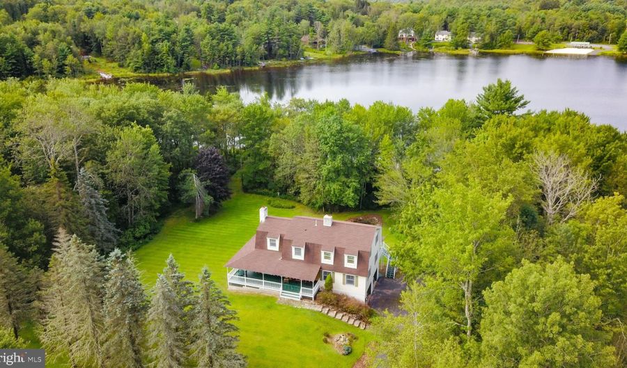 141 EMBILL Dr, Blakeslee, PA 18610 - 4 Beds, 3 Bath