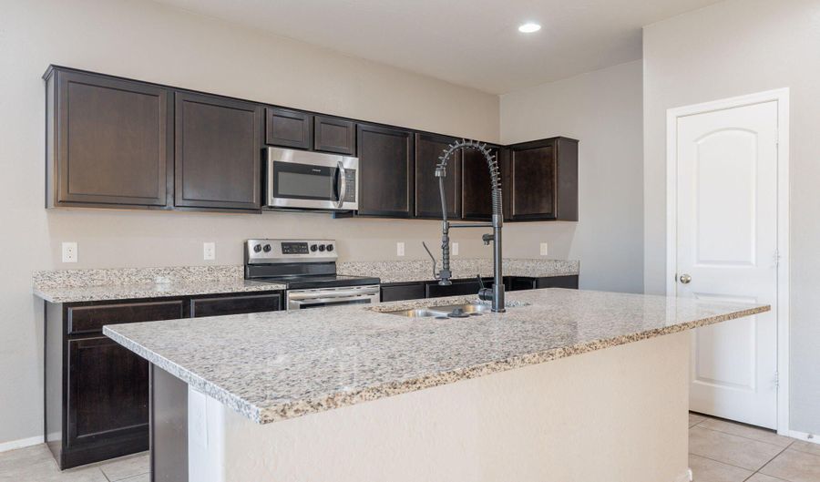 1134 E PALM PARKE Blvd, Casa Grande, AZ 85122 - 3 Beds, 3 Bath