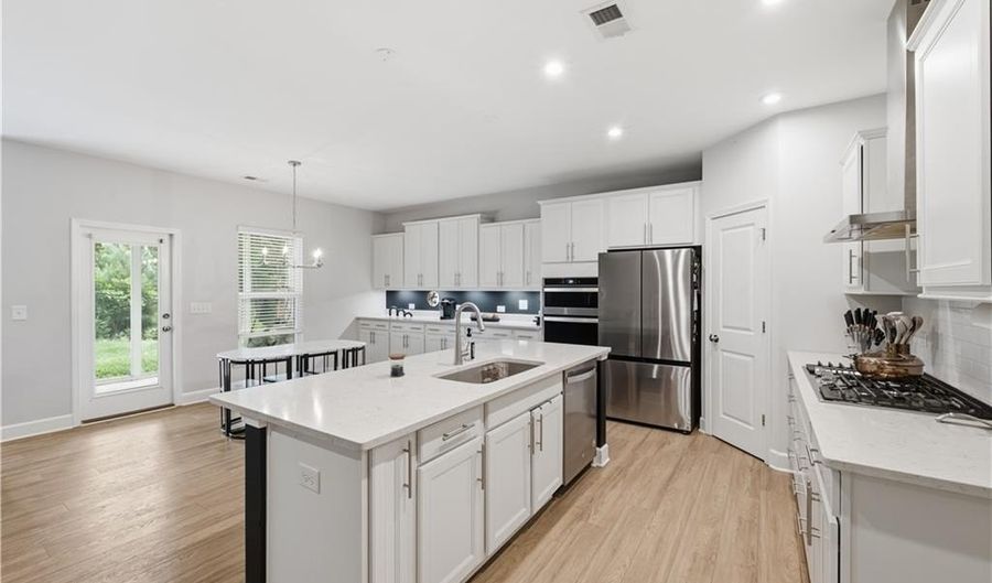 669 Fairway Dr, Acworth, GA 30101 - 4 Beds, 4 Bath