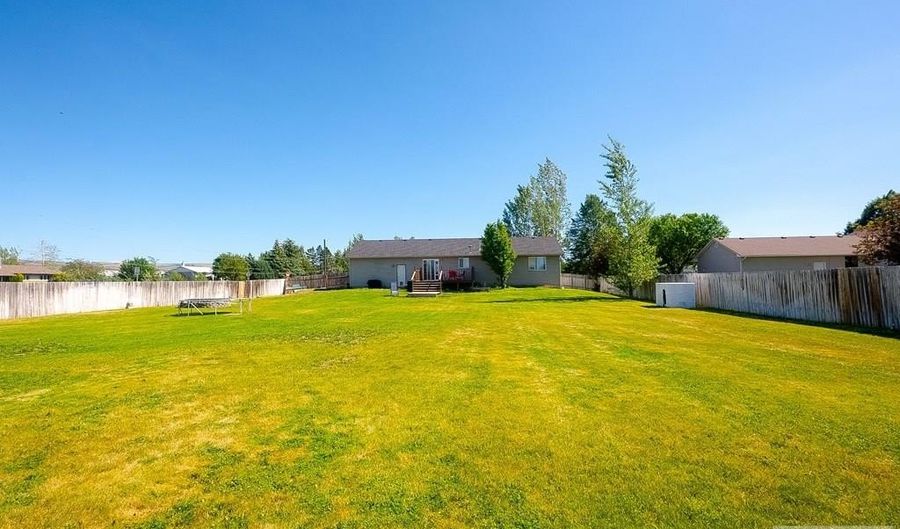 4465 E Cochise Dr, Ammon, ID 83406 - 5 Beds, 3 Bath