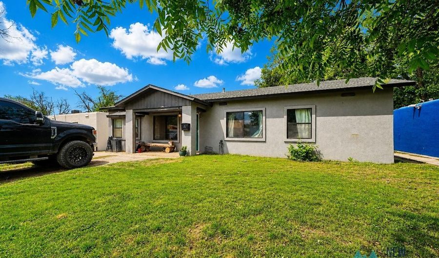 1018 N Sixth St, Carlsbad, NM 88220 - 3 Beds, 2 Bath