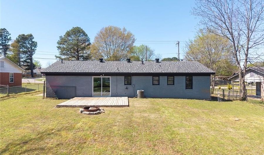 904 22nd St, Barling, AR 72923 - 3 Beds, 2 Bath