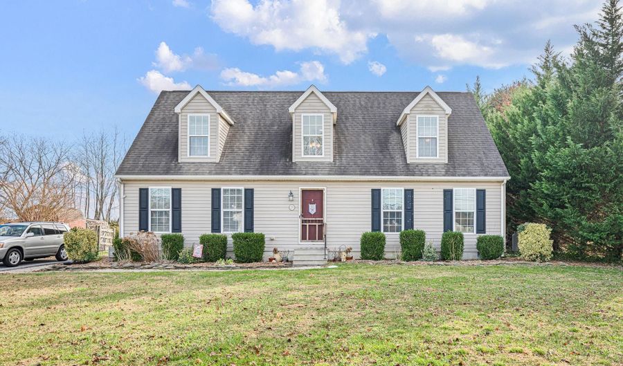 29 E WALNUT St, Magnolia, DE 19962 - 3 Beds, 3 Bath