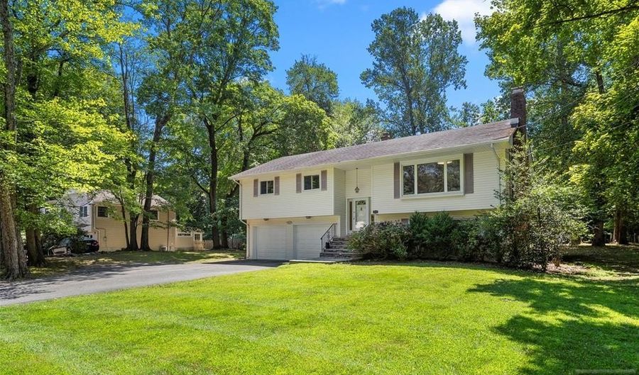 356 Allendale Ave, Allendale, NJ 07401 - 3 Beds, 3 Bath