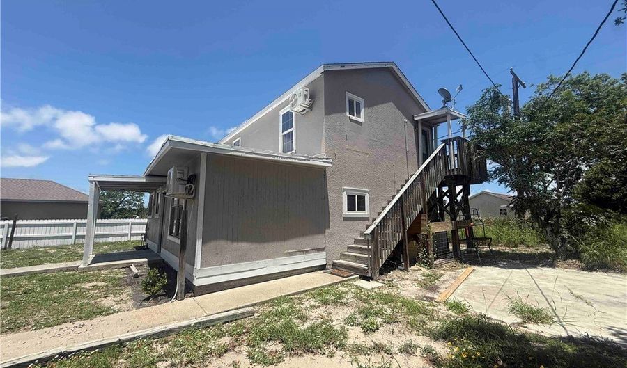 215 S 11th St, Aransas Pass, TX 78336 - 4 Beds, 2 Bath