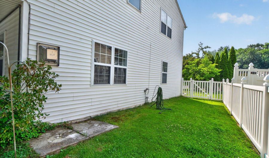 37 Wicken Sq, Albany, NY 12205 - 4 Beds, 2 Bath