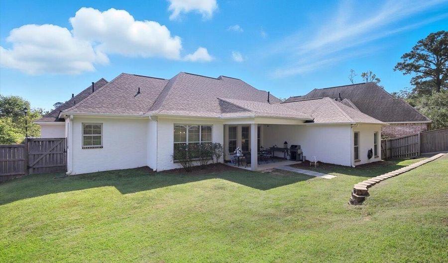 513 Devereaux Dr, Brandon, MS 39042 - 4 Beds, 3 Bath