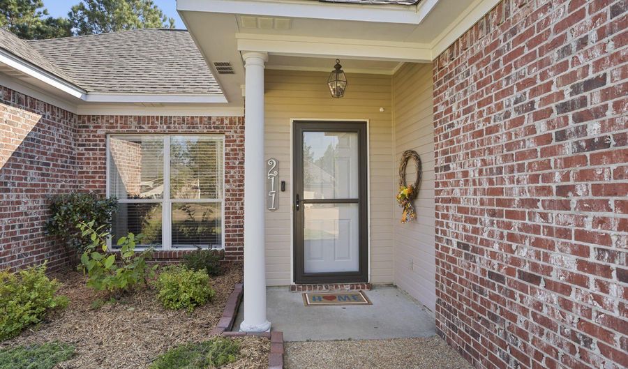 211 Jacks Pl, Brandon, MS 39047 - 3 Beds, 2 Bath