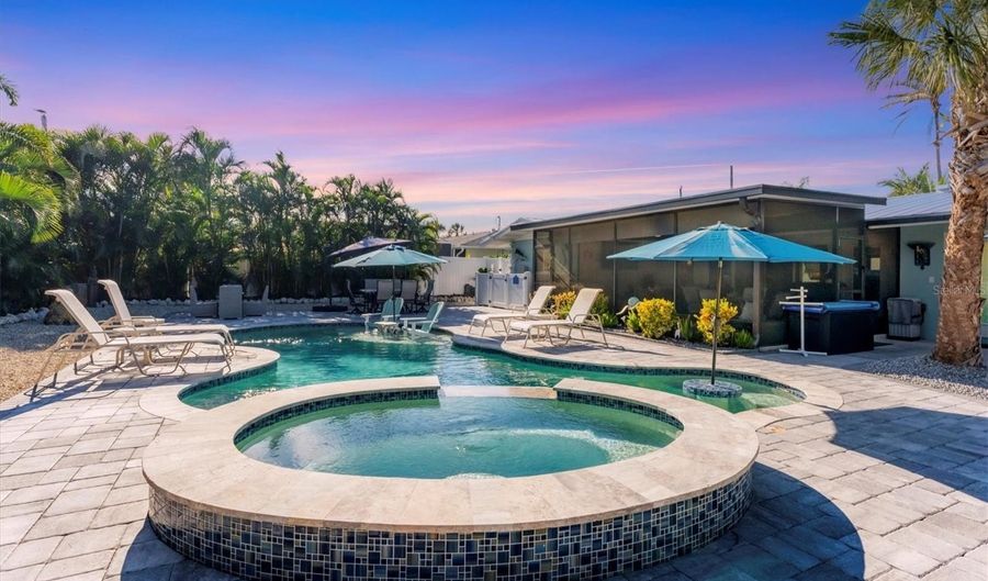 154 CRESCENT Dr, Anna Maria, FL 34216 - 3 Beds, 3 Bath
