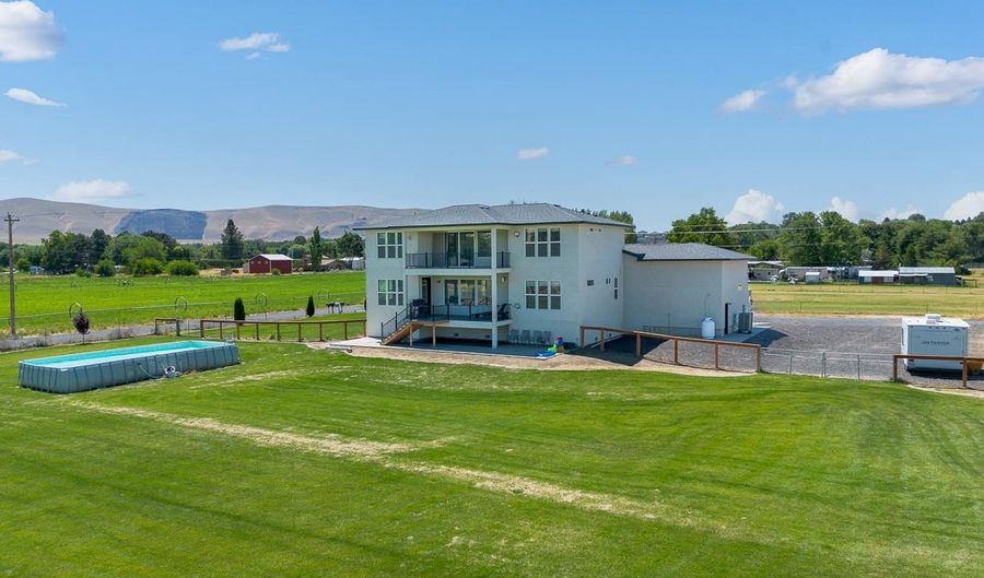9216 E Pendleton Rd, Benton City, WA 99320 - 4 Beds, 4 Bath