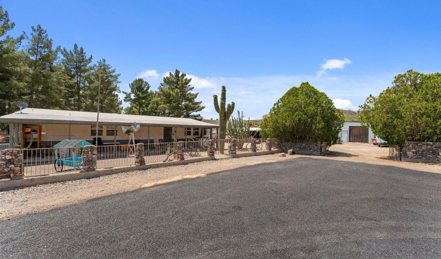 18995 E Saguaro Dr, Black Canyon City, AZ 85324 - 4 Beds, 2 Bath
