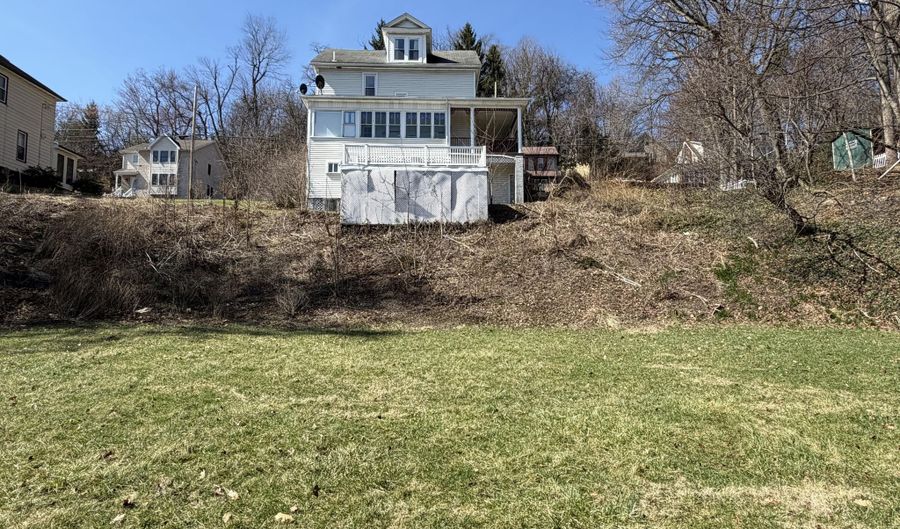201 Ruskin Dr, Altoona, PA 16602 - 4 Beds, 4 Bath