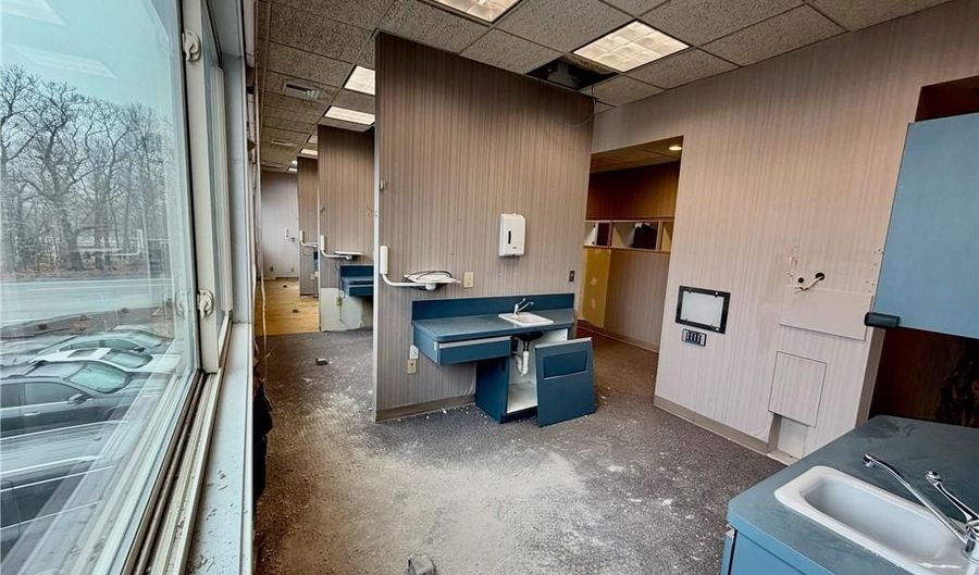 1090 New London Ave 5, Cranston, RI 02920 - 0 Beds, 0 Bath