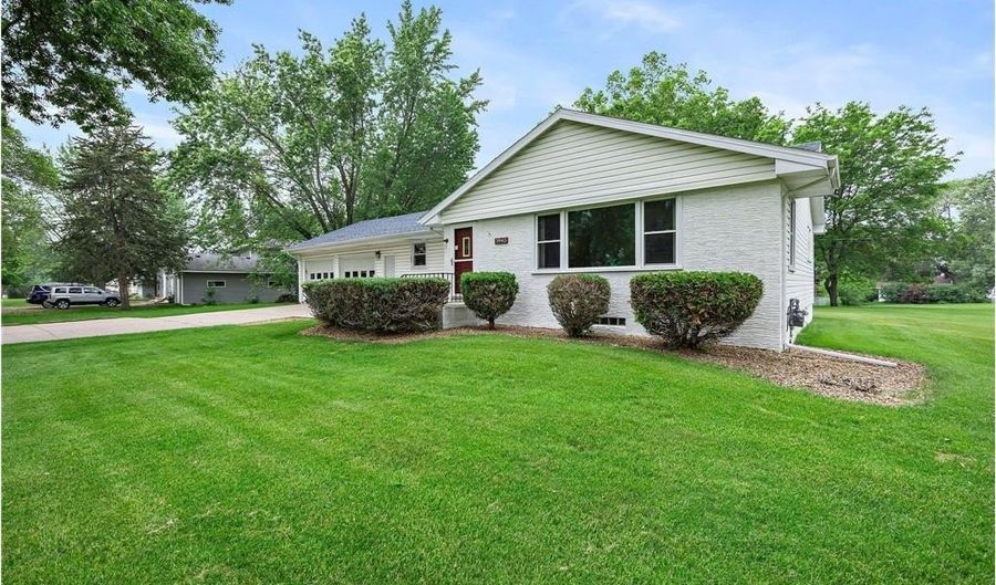 3945 8th Ave NW, Anoka, MN 55303 - 3 Beds, 2 Bath