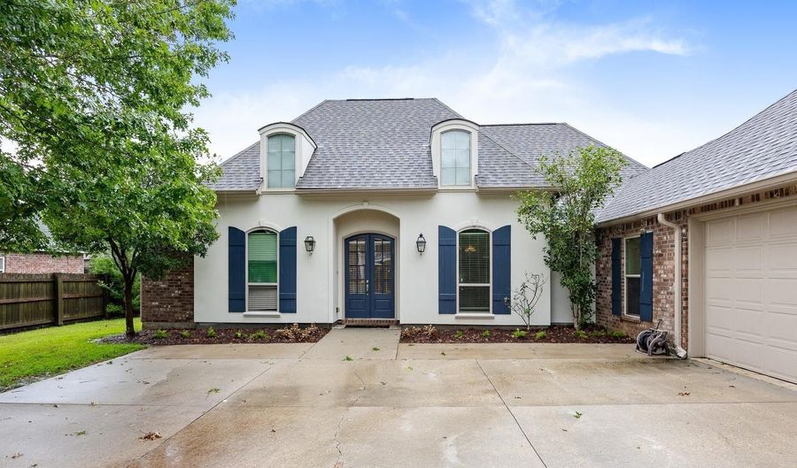 18249 Shadow Creek Ave, Baton Rouge, LA 70816 - 4 Beds, 3 Bath