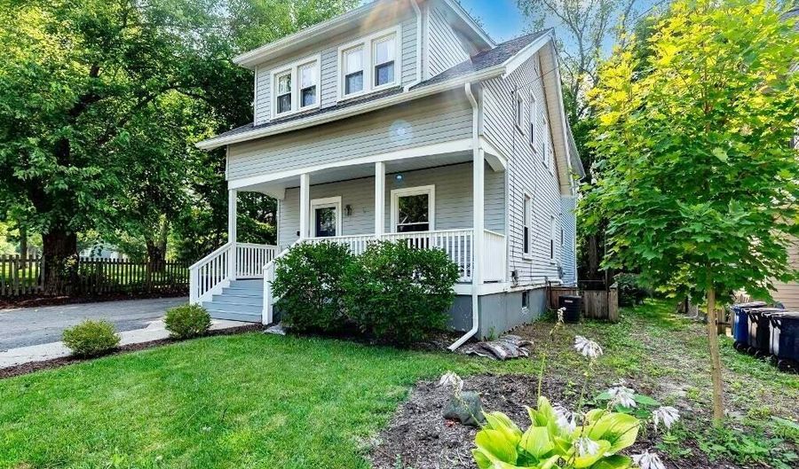 1212 Wells St, Ann Arbor, MI 48104 - 4 Beds, 4 Bath