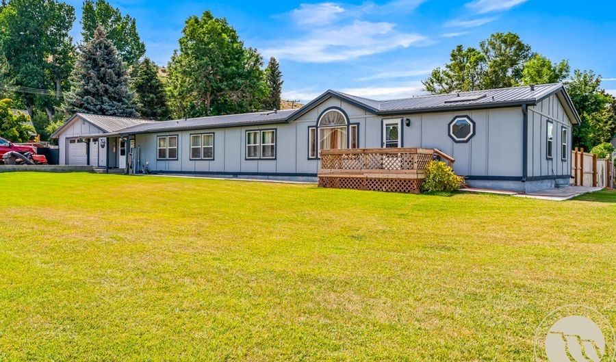 12 Avis St, Absarokee, MT 59001 - 5 Beds, 3 Bath