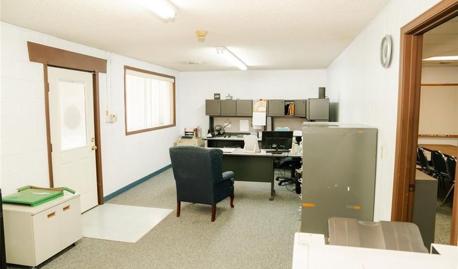 1000 4th St, Altamont, KS 67330 - 0 Beds, 0 Bath