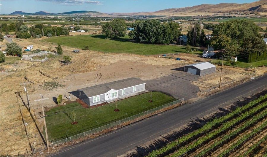 54303 N Thomas Rd, Benton City, WA 99320 - 4 Beds, 2 Bath
