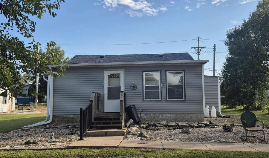 1311 9th St, Auburn, NE 68305 - 3 Beds, 1 Bath