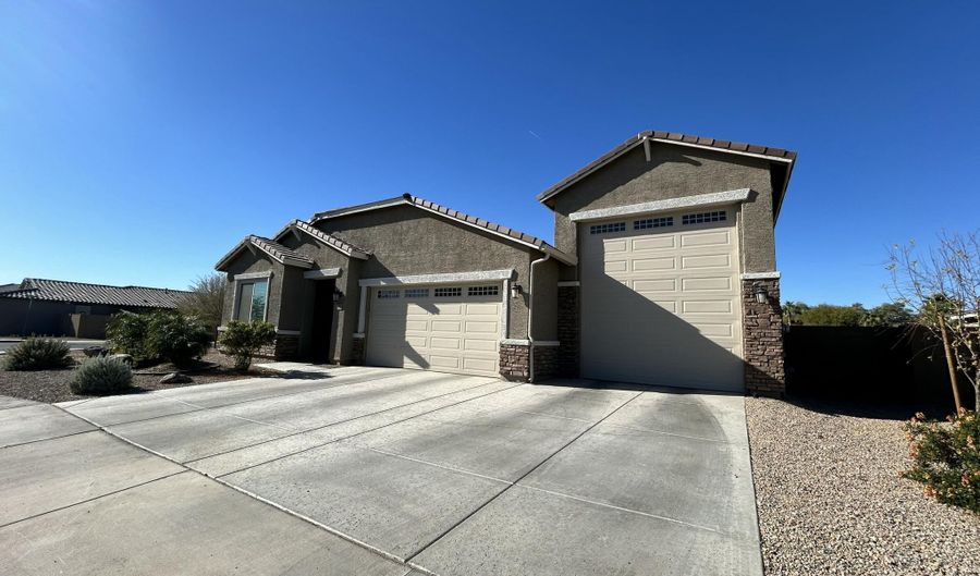 2507 N CASA GRANDE Ave, Casa Grande, AZ 85122 - 4 Beds, 3 Bath