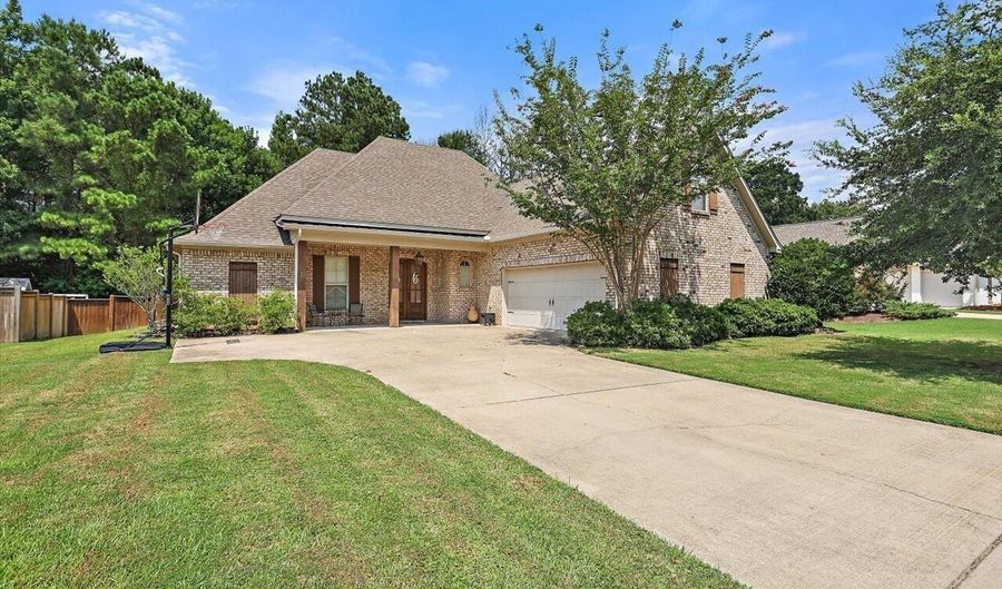 131 Caledonian Blvd, Brandon, MS 39047 - 5 Beds, 3 Bath