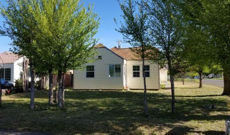 1300 W 8th St, Alturas, CA 96101 - 2 Beds, 1 Bath