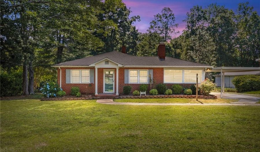 735 Uwharrie St, Asheboro, NC 27203 - 3 Beds, 2 Bath