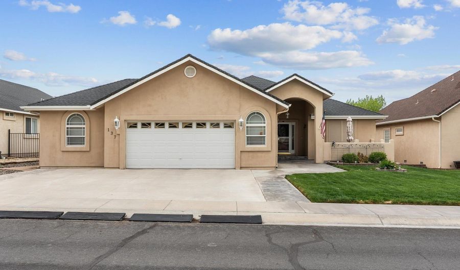 137 Desert Lakes Dr, Fernley, NV 89408 - 3 Beds, 2 Bath