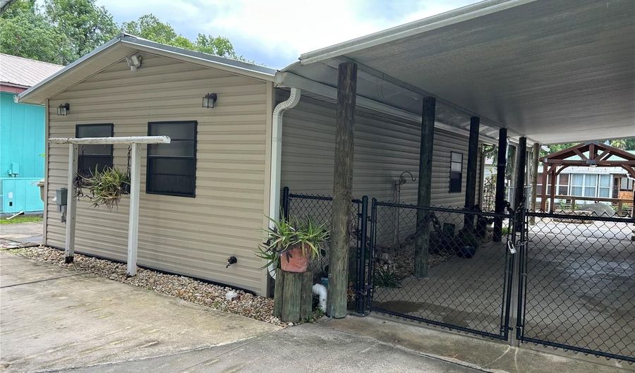 24505 SNAIL Rd, Astor, FL 32102 - 2 Beds, 2 Bath