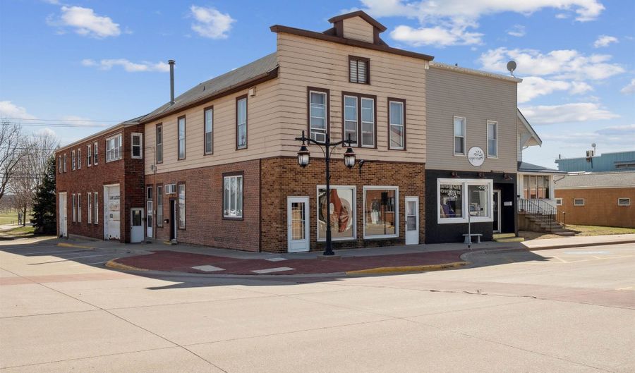 101 W 1st, Dyersville, IA 52040 - 0 Beds, 4 Bath