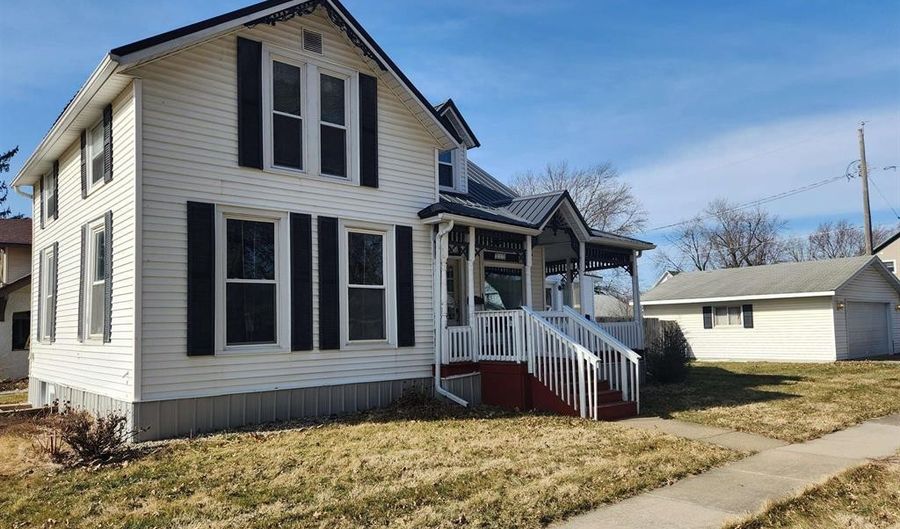 313 S Harlan St, Knoxville, IA 50138 - 3 Beds, 1 Bath