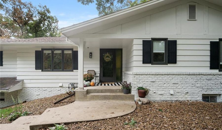 39 Evergreen Rd, Dellwood, MN 55110 - 4 Beds, 3 Bath