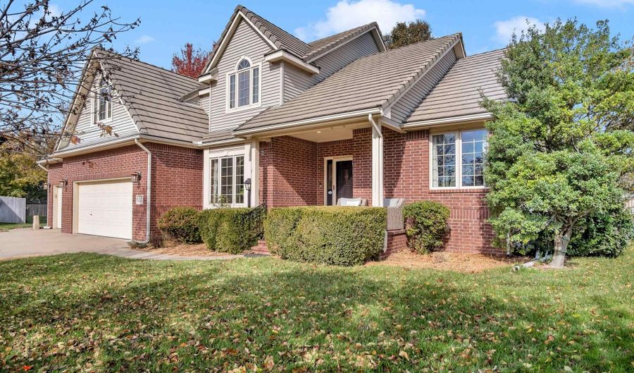 9 Flanigan Ct, Augusta, KS 67010 - 5 Beds, 4 Bath